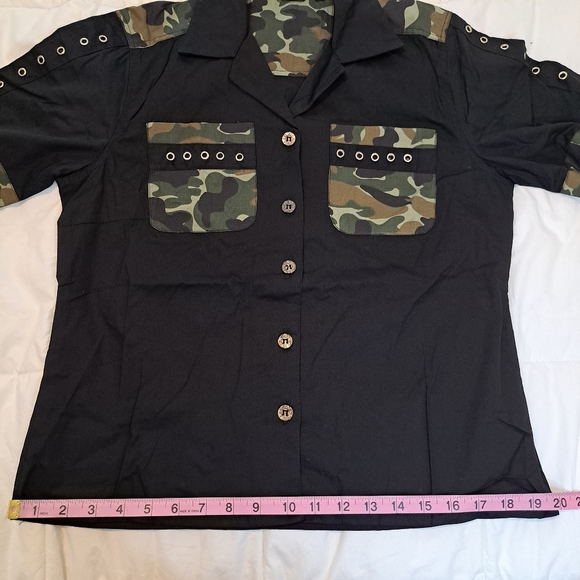Dead Threads Womens L Shirt Goth Black Camouflage Button Down Short Sleeve - Picture 10 of 12